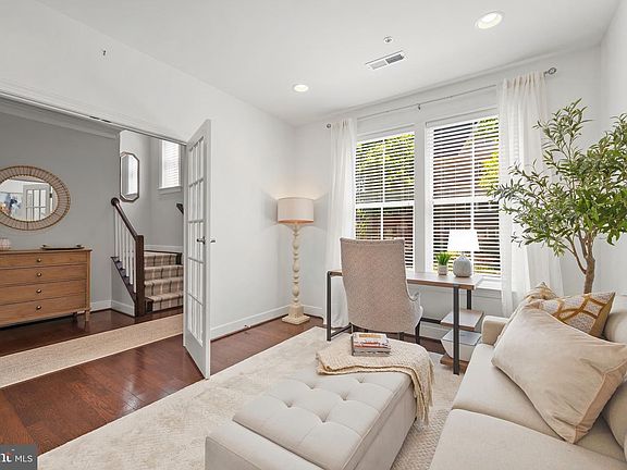 5th image of 322 Crown Park Ave