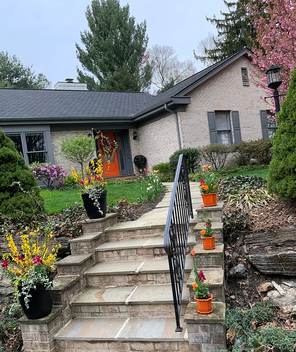 652 Oakwood Ln photo 1