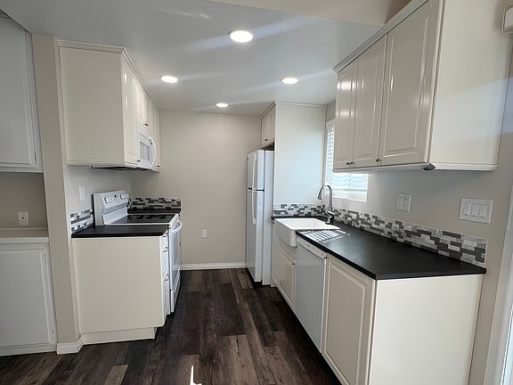 5th image of 2422 Graham Ave #114A