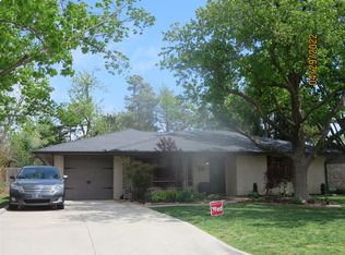 1805 Westminster Pl, Nichols Hills, OK 73120