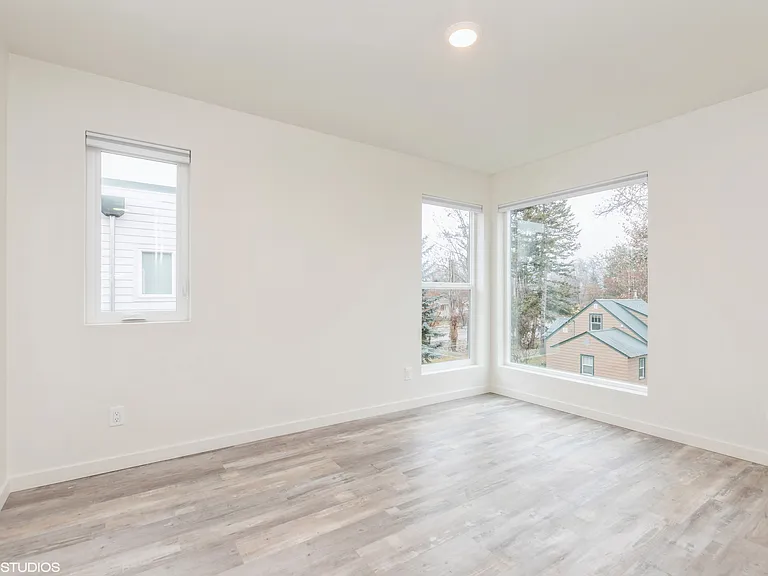 126 E Evergreen Dr #202 — Photo 7