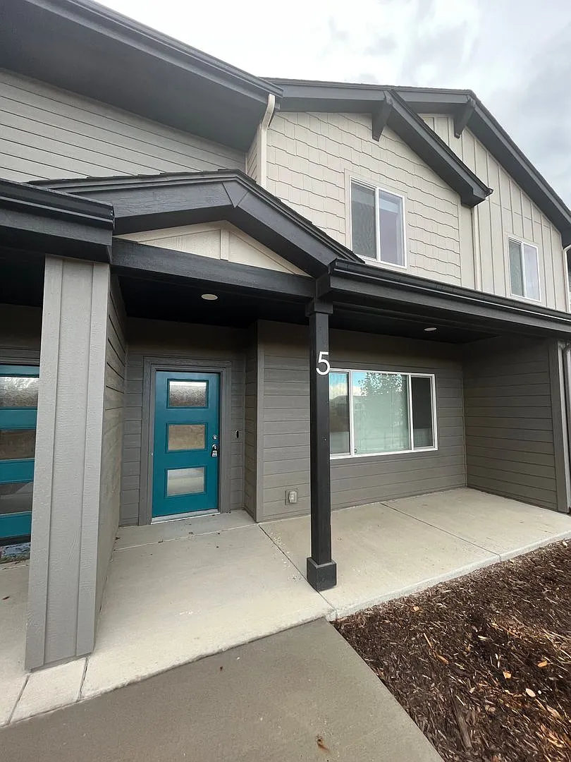 Building Photo - 2720 Barnstormer St #5