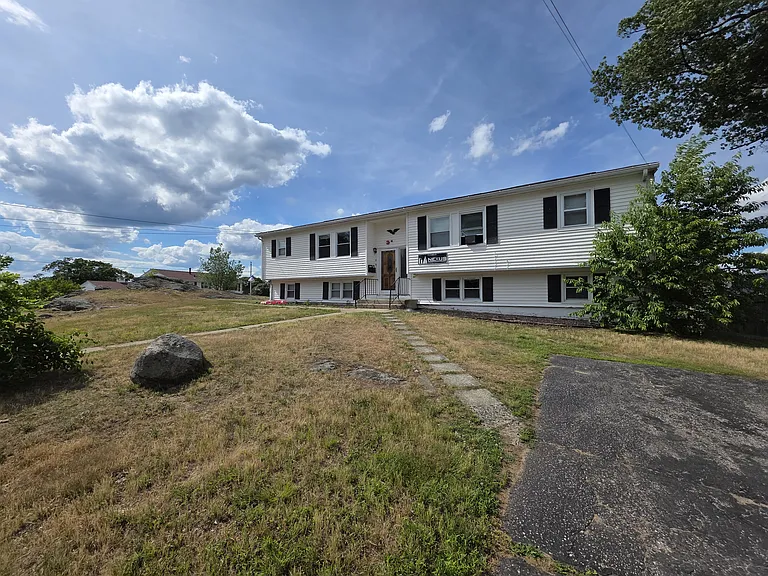 79 Newell St 1stFlr 2B/1B FreshPaint PrivEntry! Laundry! Prkg NOPets — Photo 12