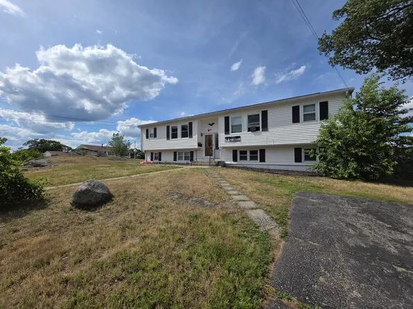 75 Newell St 2ndflr 2b/1b Updated Freshpaint Balcony Nopets Prkg, 73-75 Newell St, West Warwick, RI 02893