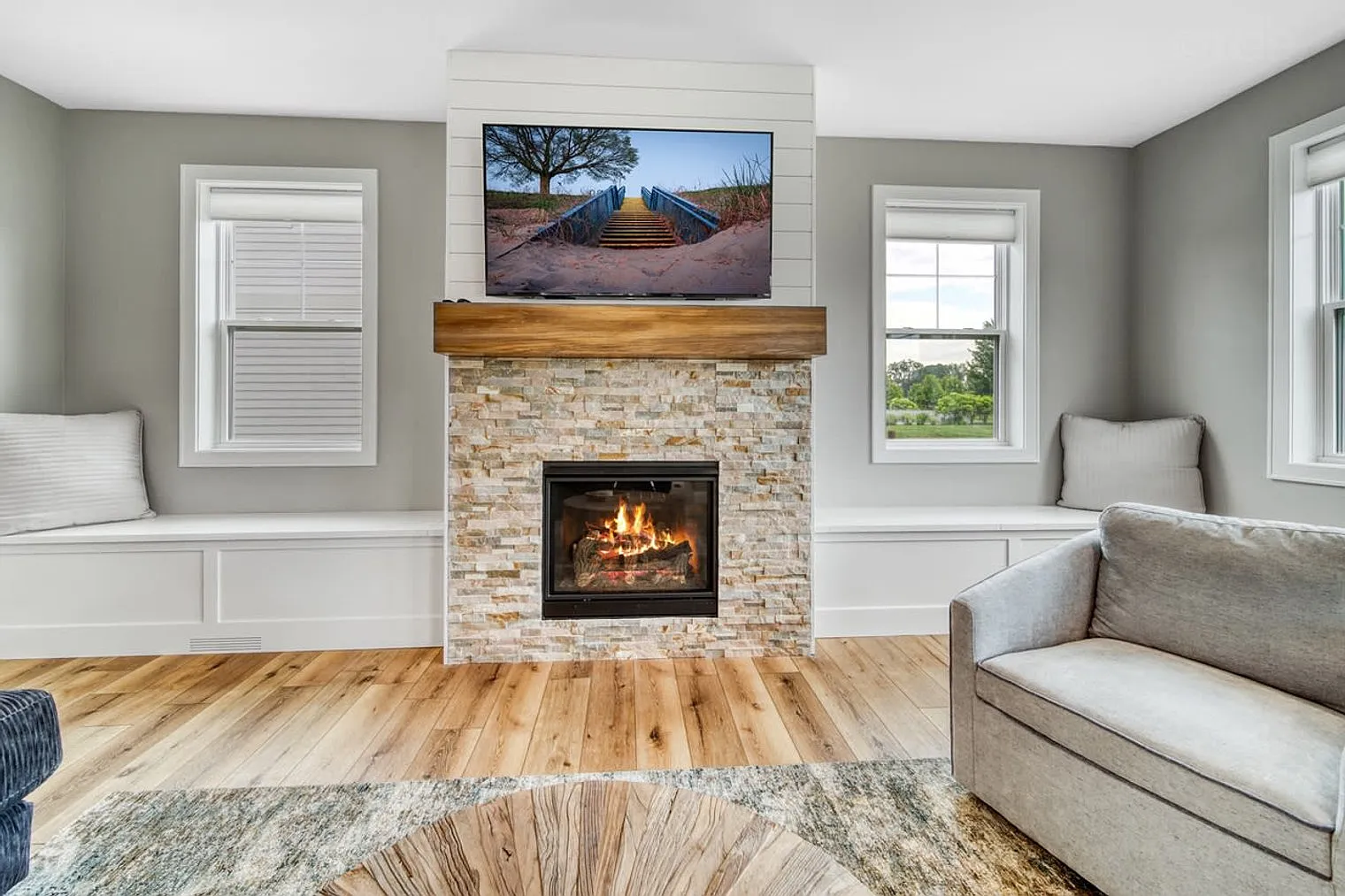 5 bed, 4.0 bath, 2906 sqft, $6,780 — Photo 2