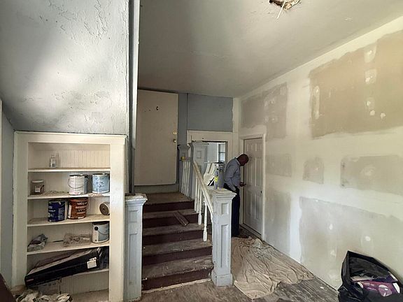 4th image of 415 W Oakland Ave