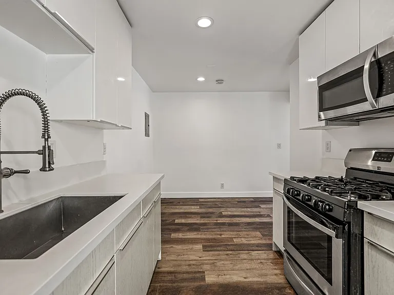 2730 Raymond Ave — Photo 9
