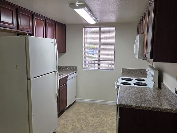 3rd image of 4941 River Glen Dr Unit 9