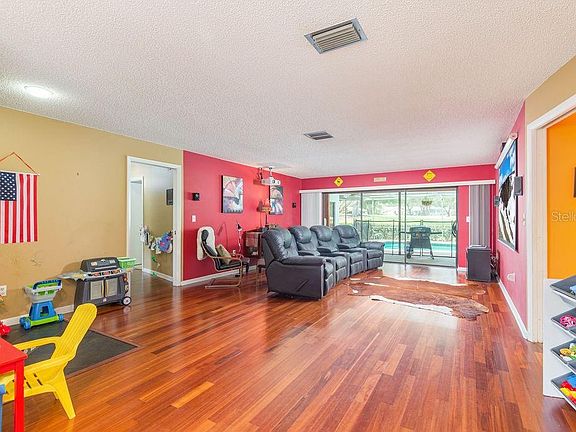4th image of 2750 Landmark Dr