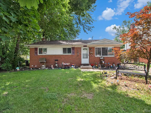 34919 Glover St, Wayne, MI 48184