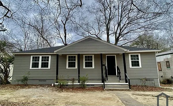 3 bed, 1300 sqft, $1,400 — Photo 1