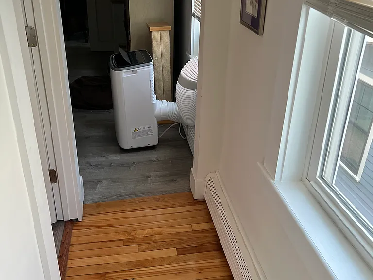 11 Watson St #WHOLE HOUSE — Photo 16