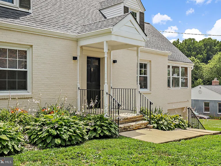 9223 Old Court Rd — Photo 5