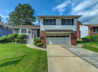 264-35 60th Rd, Little Neck, NY 11362