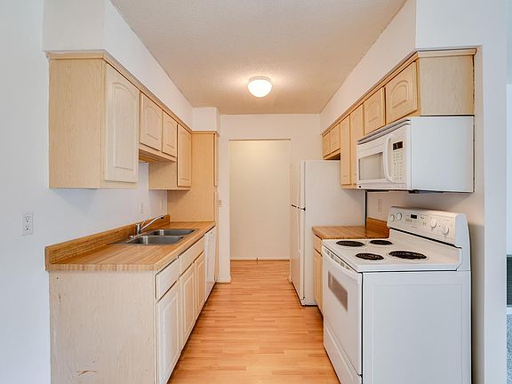 4th image of 4575 80th Street Cir W #337
