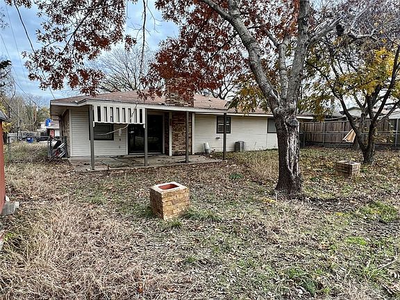 3rd image of 806 11th St