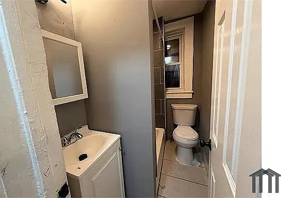 3 bed, $2,200 — Photo 3
