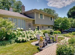 325 Willow Ln, Geneva, IL 60134