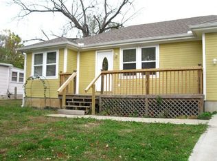 806 N 9th St, Leavenworth, KS 66048