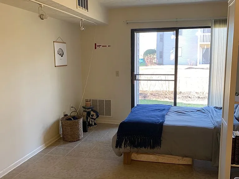 1402B University City Blvd — Photo 8