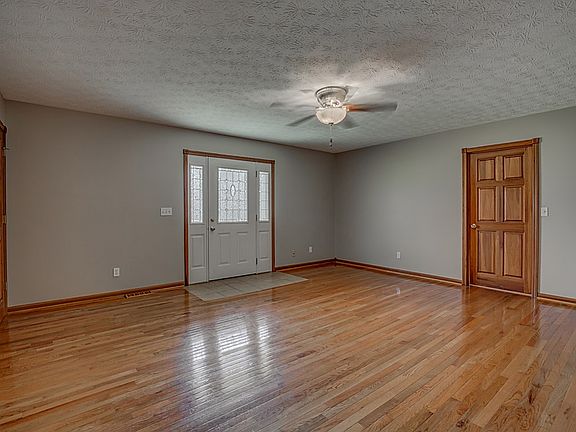 3rd image of 112 Timberwood Dr