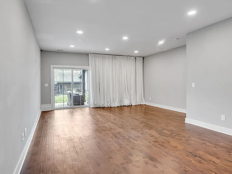 509A Moore Ave — Photo 32