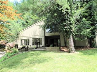 2056 Colchester Dr, Binghamton, NY 13903