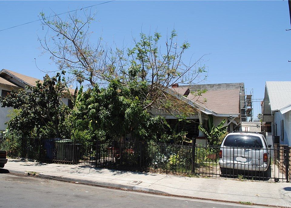 1st image of 601 W 49th Pl