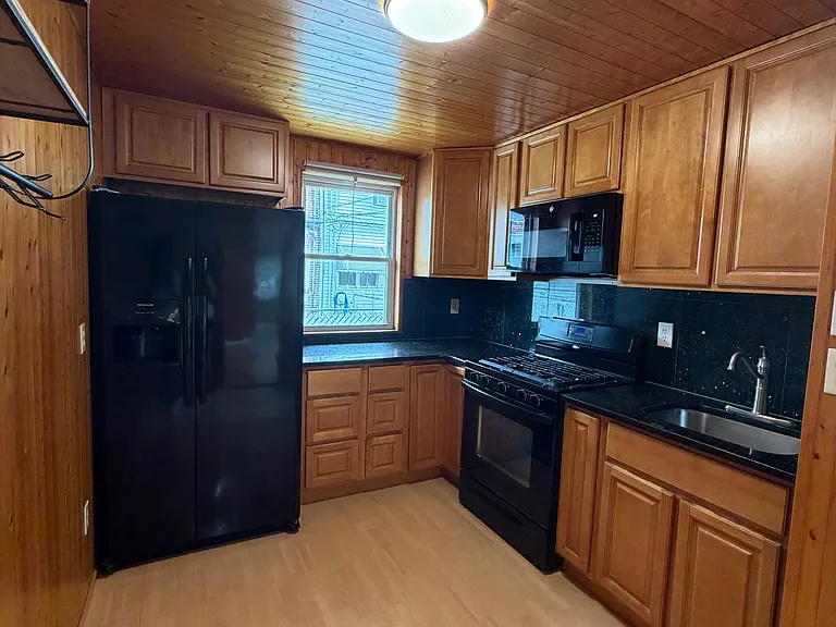 3588 Belgrade St — Photo 16