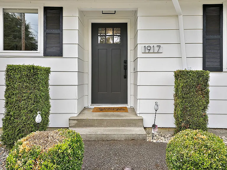 1917 Mark St NE — Photo 3
