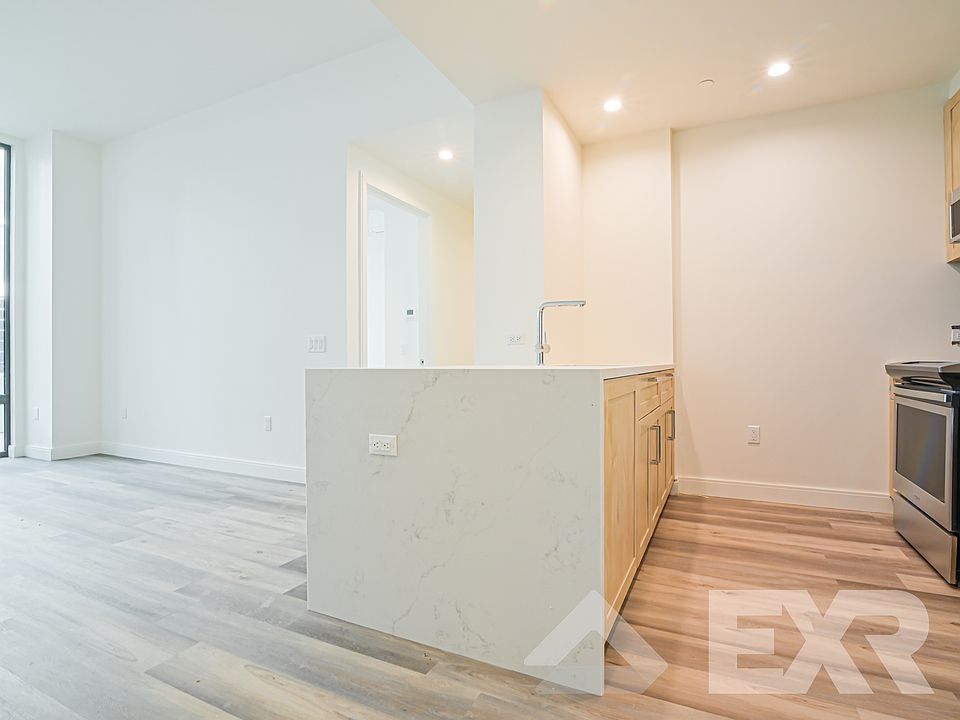 1st image of 160 Clarkson Ave #1V