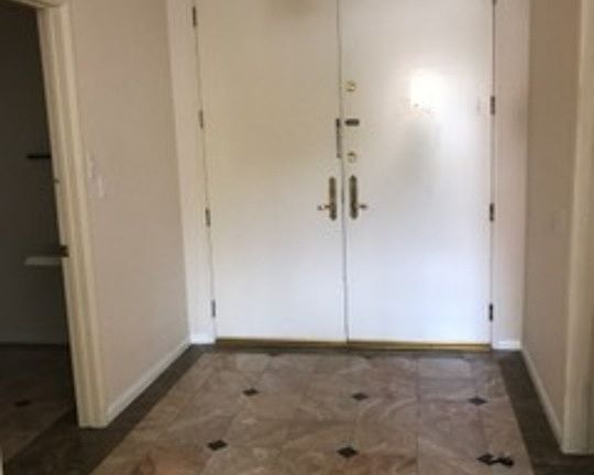 4th image of 930 N Doheny Dr APT 408