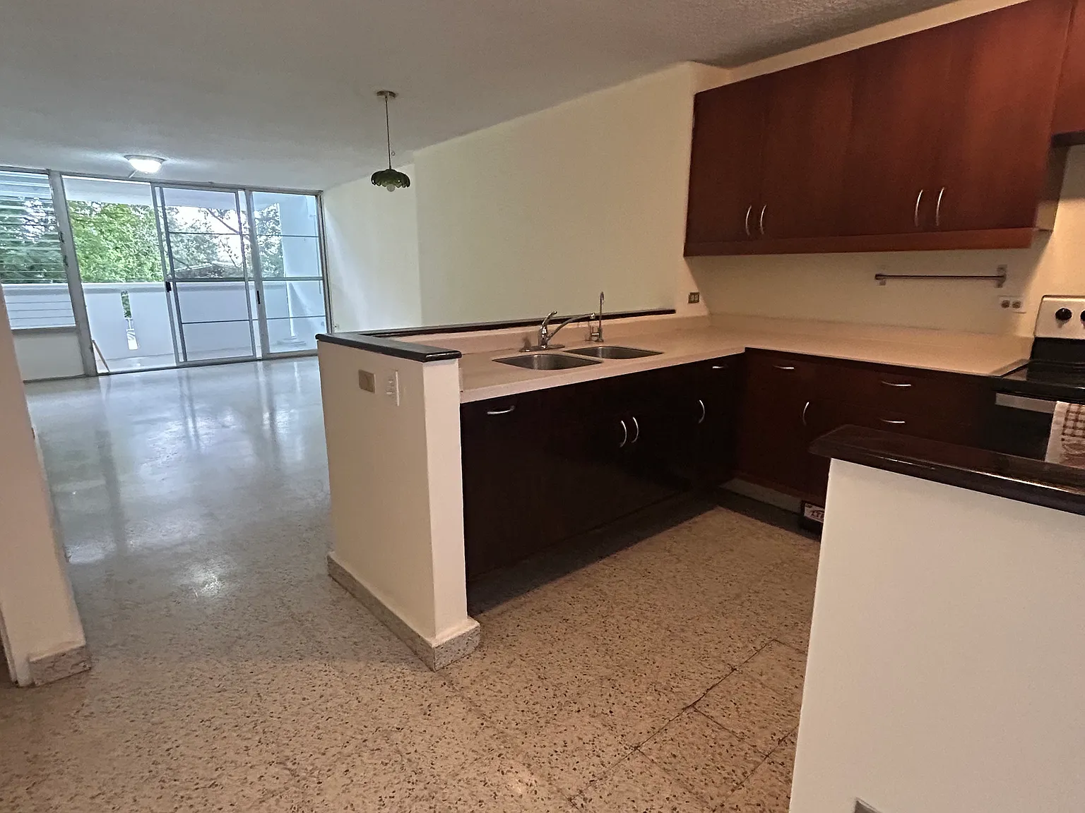 3 bed, 1.5 bath, 1050 sqft, $1,900 — Photo 4