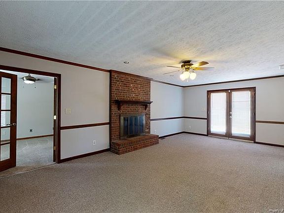 3rd image of 858 Foxcroft Dr