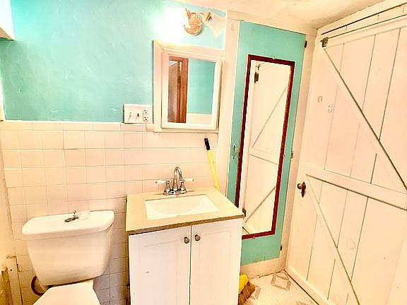 5th image of 3711 Tod Ave NW