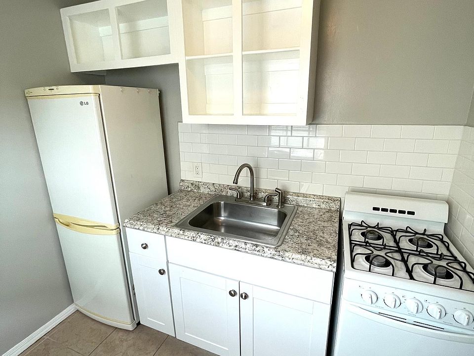 1st image of 2067 Broadway Ct #15