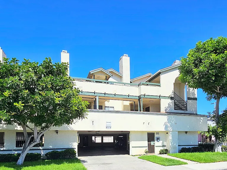 252 Date Ave #F — Photo 2