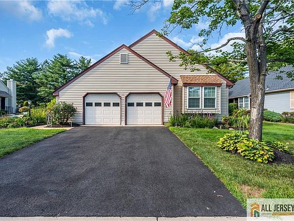 4th image of 13 Betsy Ross Dr