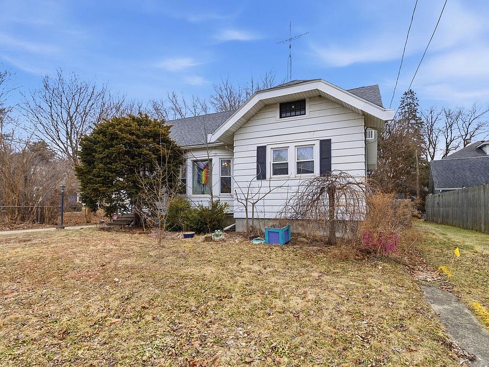 1st image of 711 Whitewater AVENUE