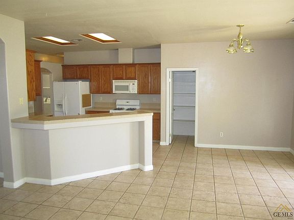 4th image of 5001 Vista Del Mar Ave