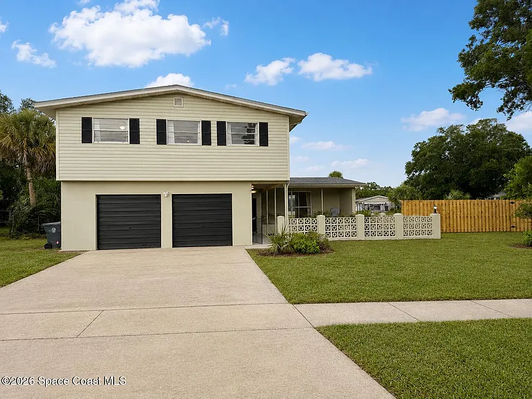 3080 Royal Oak Dr — Photo 1