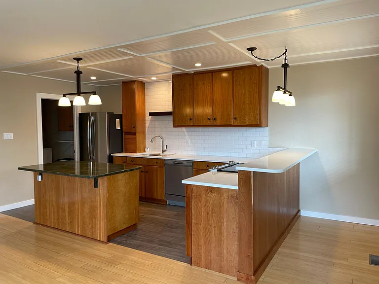 1170 Monroe Dr — Photo 2
