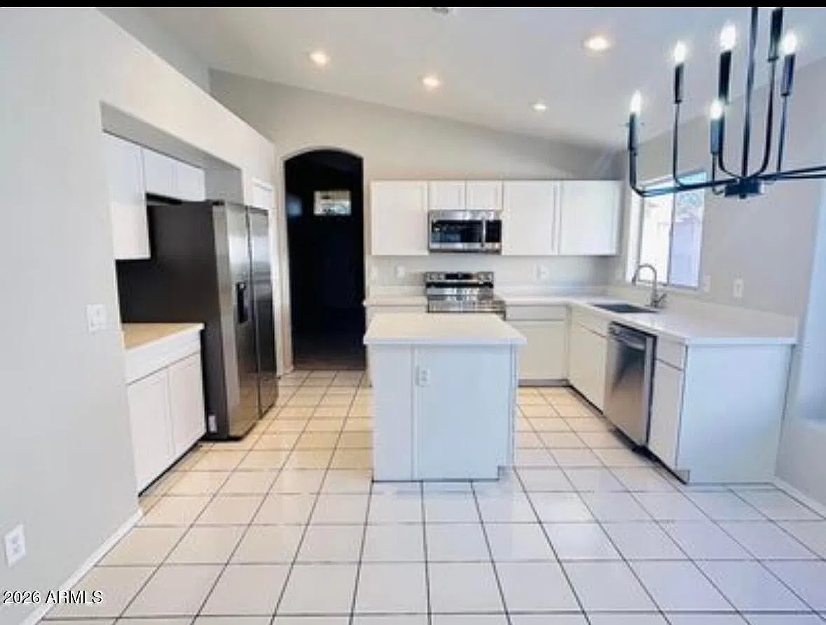 3 bed, $2,200 — Photo 4