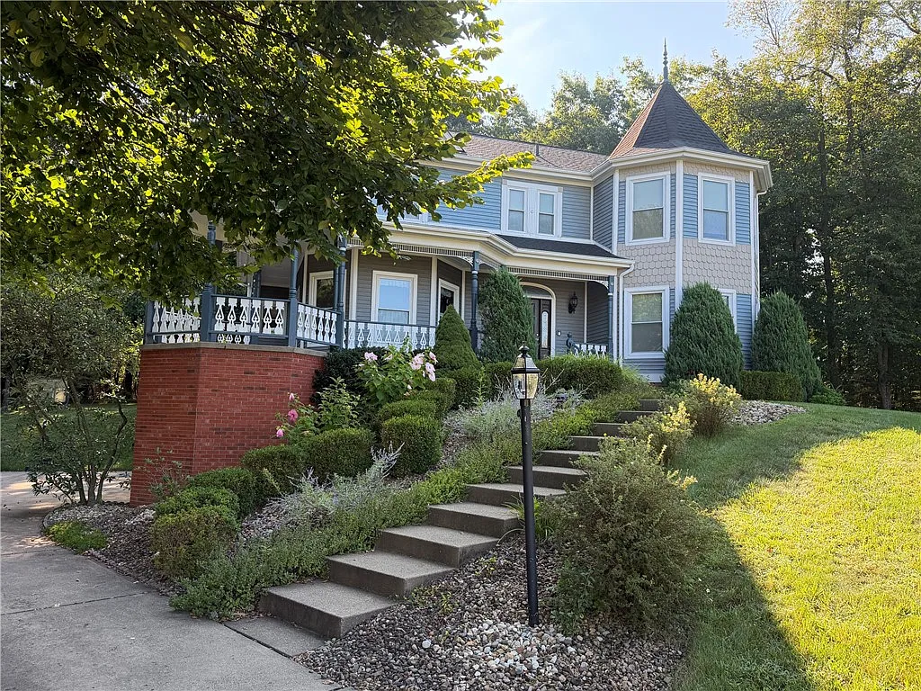4 bed, 4.0 bath, 2726 sqft, $3,000 — Photo 2