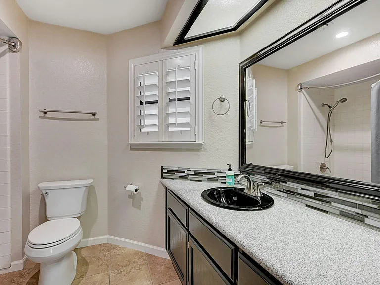 538 Lambeth Ct — Photo 37