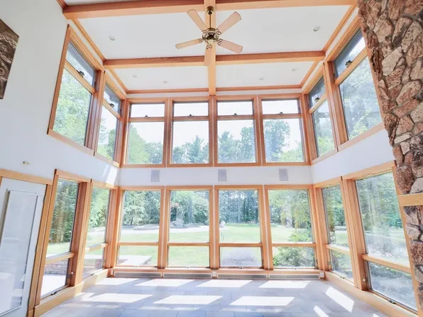 120 Woodcliff Dr, Westfield, MA 01085