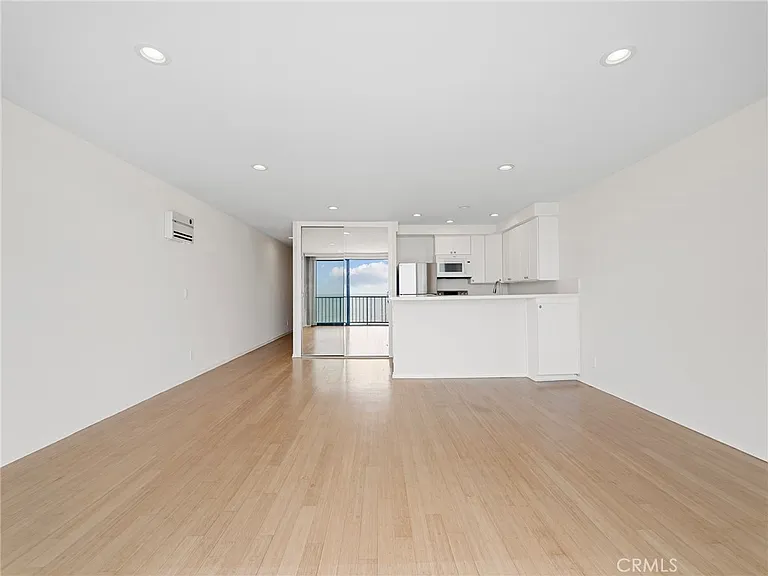 721 Esplanade #403 — Photo 8