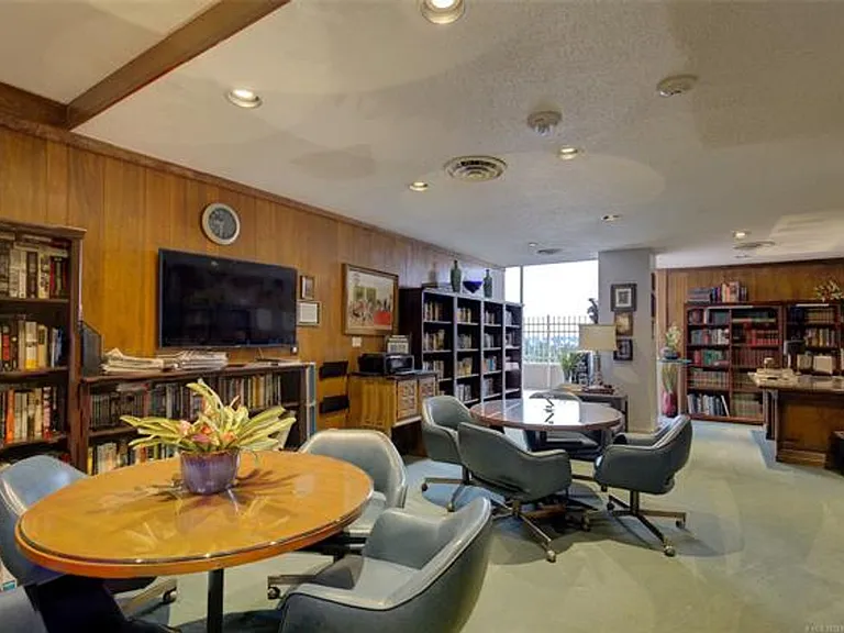 Adorable 2 bed 2 bath in historic Liberty Tower — Photo 26
