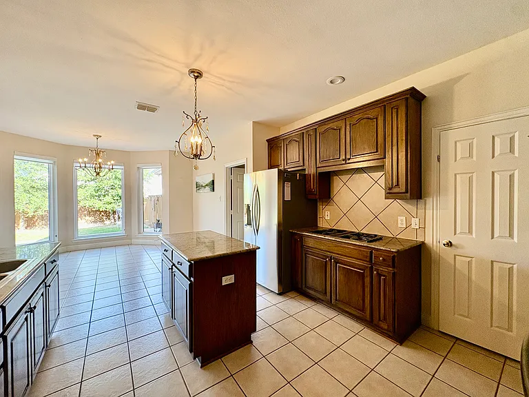 2720 Millwood Dr — Photo 9
