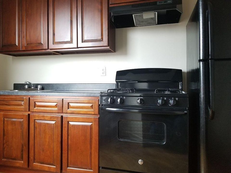 2nd image of 1050 Carroll Pl